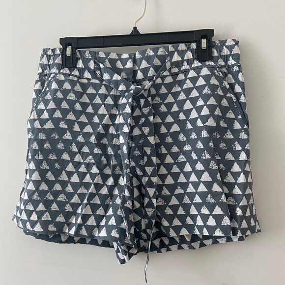 Women's Ann Taylor Loft Geometric Print Casual Shorts Size 10 - Picture 1 of 4